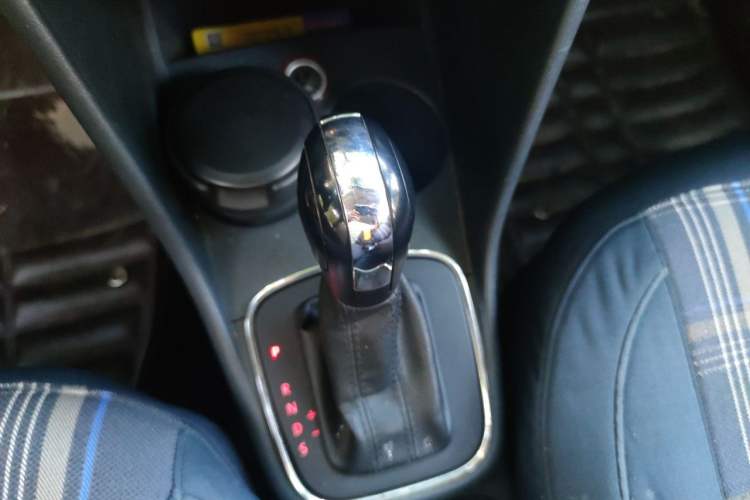 Used Volkswagen Polo 2014 1.4L Automatic Comfort Edition Gear Lever