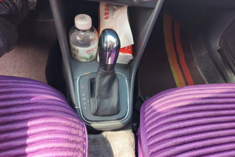 Used Volkswagen Polo 2014 1.6L Automatic Comfort Edition Gear Lever