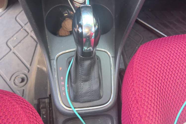 Used Volkswagen Polo 2014 1.6L Automatic Comfort Edition Gear Lever