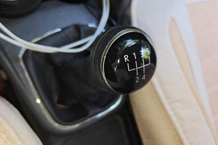 Used Volkswagen Polo 2014 1.6L Manual Comfort Edition Gear Lever