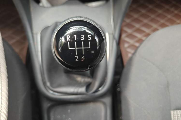 Used Volkswagen Polo 2014 1.4L Manual Fashion Edition Gear Lever