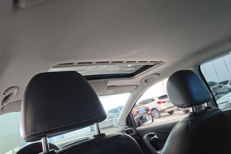 Used Volkswagen Polo 2014 1.6L Automatic Comfort Edition Headliner