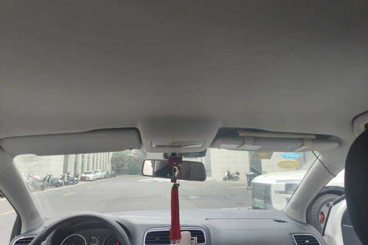 Used Volkswagen Polo 2014 1.6L Automatic Comfort Edition Headliner