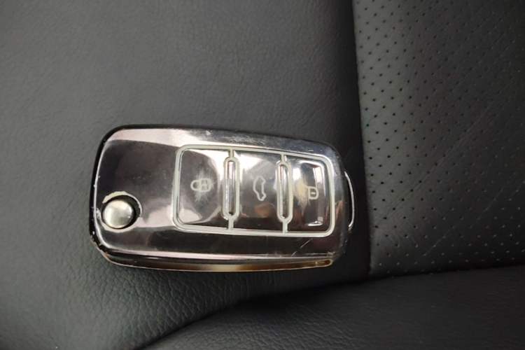 Used Volkswagen Polo 2014 1.6L Automatic Luxury Edition Interior 1