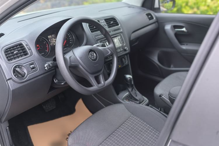 Used Volkswagen Polo 2014 1.6L Automatic Comfort Edition Interior 1