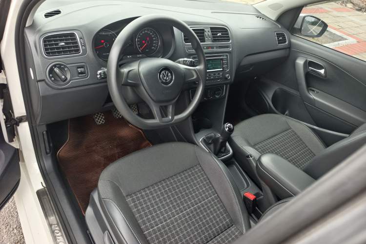 Used Volkswagen Polo 2014 1.4L Manual Comfort Edition Interior 1