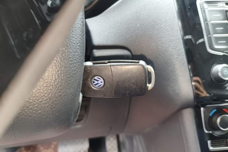 Used Volkswagen Polo 2014 1.6L Automatic Luxury Edition Interior 1