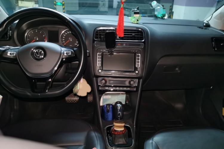 Used Volkswagen Polo 2014 1.6L Automatic Luxury Edition Interior 2