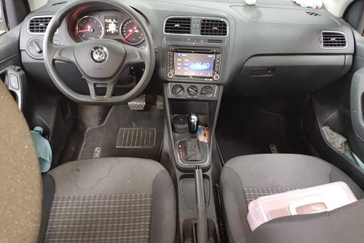 Used Volkswagen Polo 2014 1.6L Automatic Comfort Edition Interior 2