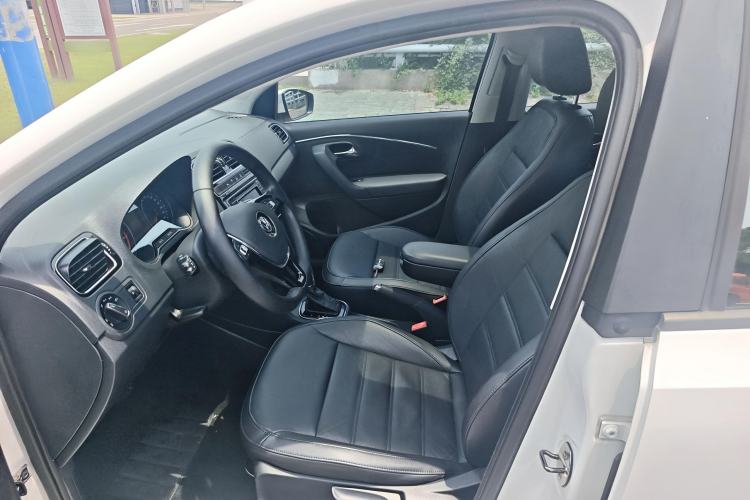 Used Volkswagen Polo 2014 1.6L Automatic Luxury Edition Interior 2