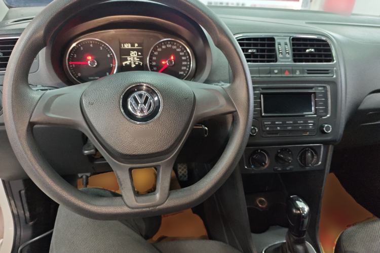 Used Volkswagen Polo 2014 1.6L Automatic Comfort Edition Interior 2