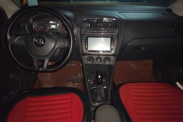 Used Volkswagen Polo 2014 1.6L Automatic Comfort Edition Interior 2