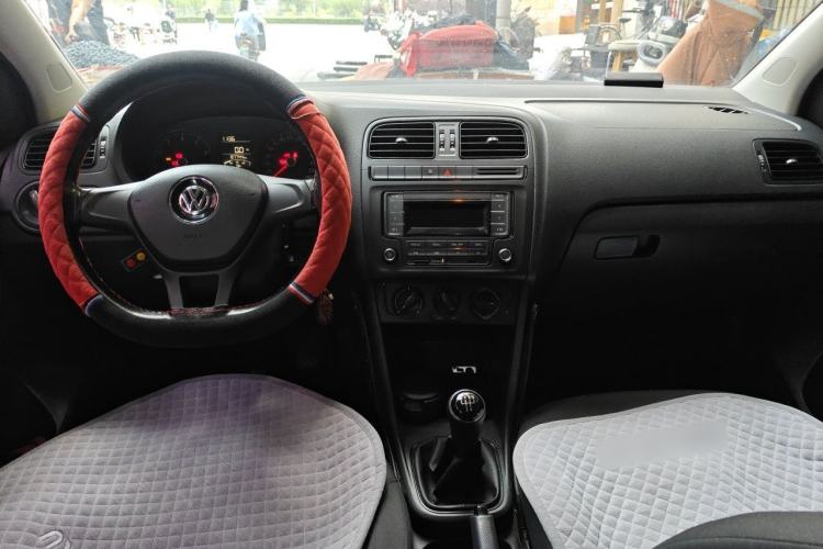 Used Volkswagen Polo 2014 1.4L Manual Fashion Edition Interior 2