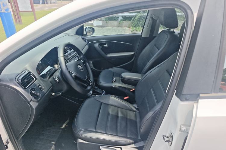 Used Volkswagen Polo 2014 1.6L Automatic Luxury Edition Interior 2