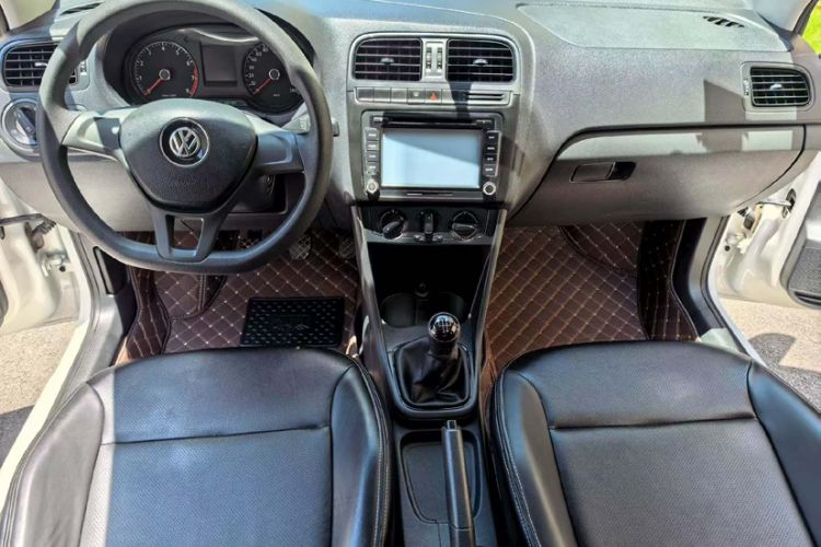 Used Volkswagen Polo 2014 1.4L Manual Fashion Edition Interior 2