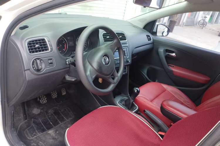 Used Volkswagen Polo 2014 1.4L Manual Comfort Edition Interior 2