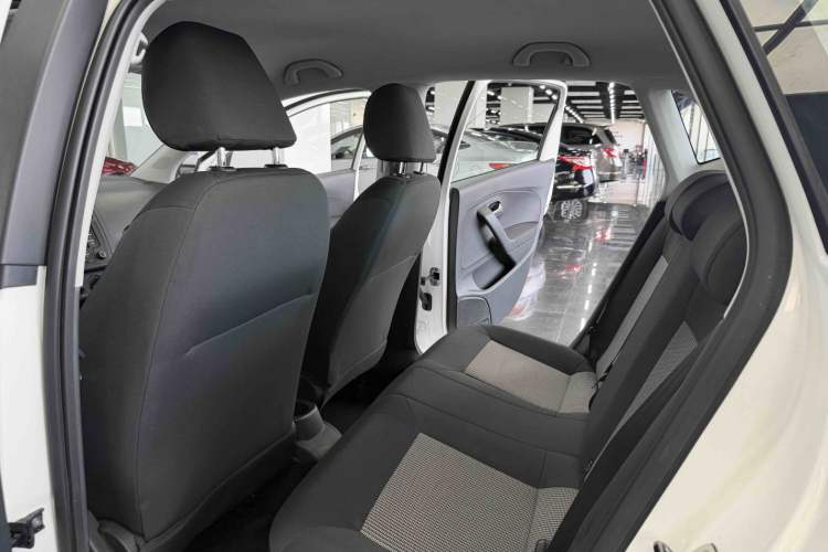 Used Volkswagen Polo 2014 1.4L Manual Fashion Edition Interior 2