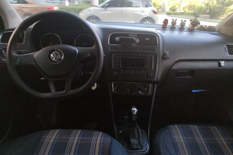 Used Volkswagen Polo 2014 1.4L Automatic Comfort Edition Interior 2