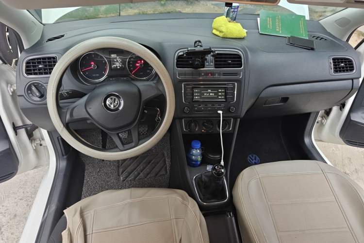 Used Volkswagen Polo 2014 1.4L Manual Comfort Edition Interior 2