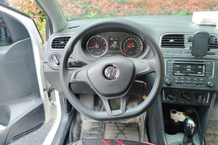 Used Volkswagen Polo 2014 1.4L Automatic Comfort Edition Interior 2