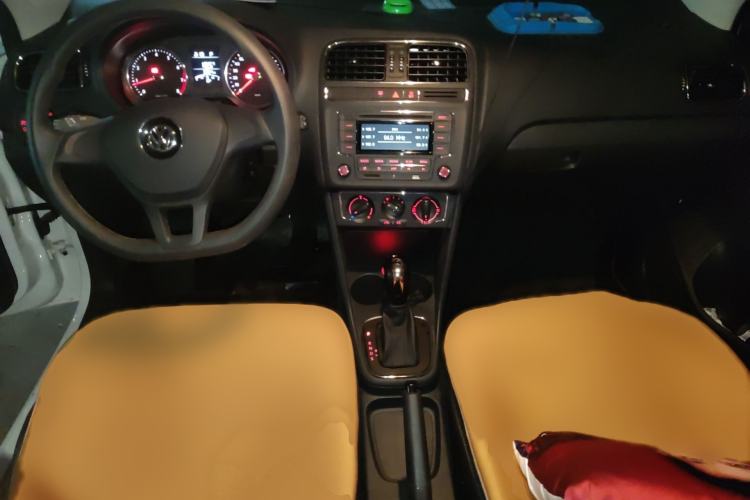 Used Volkswagen Polo 2014 1.6L Automatic Comfort Edition Interior 2