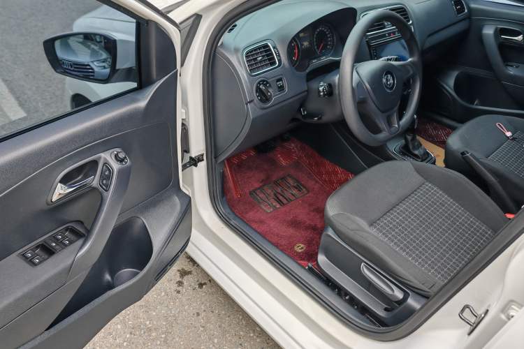 Used Volkswagen Polo 2014 1.4L Automatic Comfort Edition Interior 2