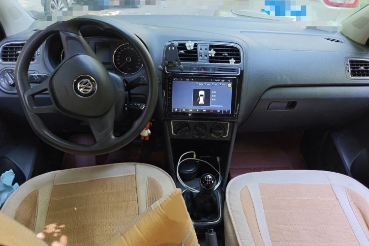 Used Volkswagen Polo 2014 1.6L Manual Comfort Edition Interior 2