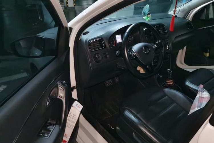 Used Volkswagen Polo 2014 1.6L Automatic Luxury Edition Interior 3