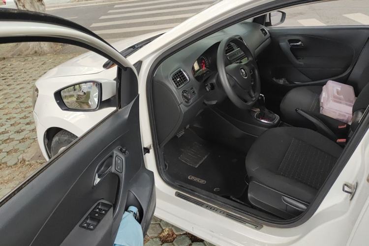 Used Volkswagen Polo 2014 1.6L Automatic Comfort Edition Interior 3