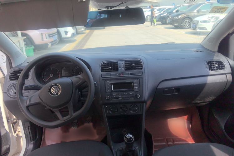 Used Volkswagen Polo 2014 1.4L Manual Fashion Edition Interior 3