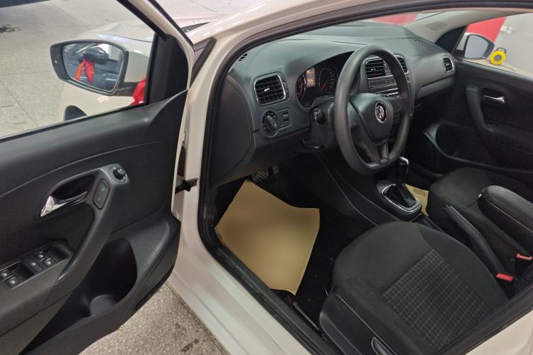 Used Volkswagen Polo 2014 1.6L Automatic Comfort Edition Interior 3