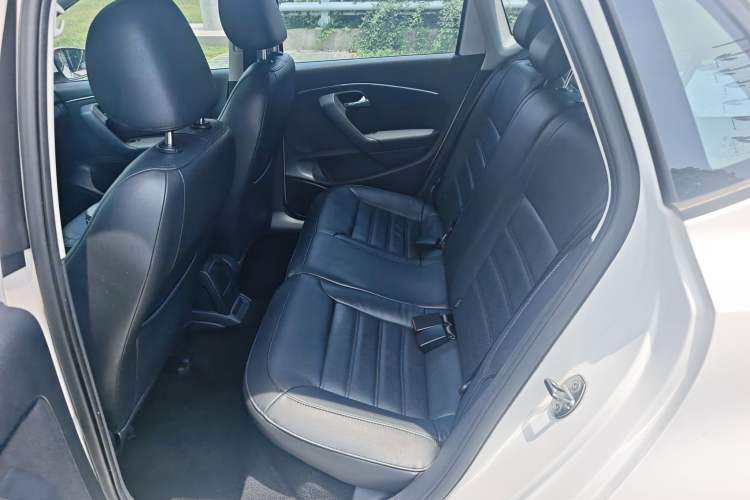 Used Volkswagen Polo 2014 1.6L Automatic Luxury Edition Interior 3