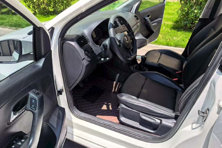 Used Volkswagen Polo 2014 1.4L Manual Fashion Edition Interior 3