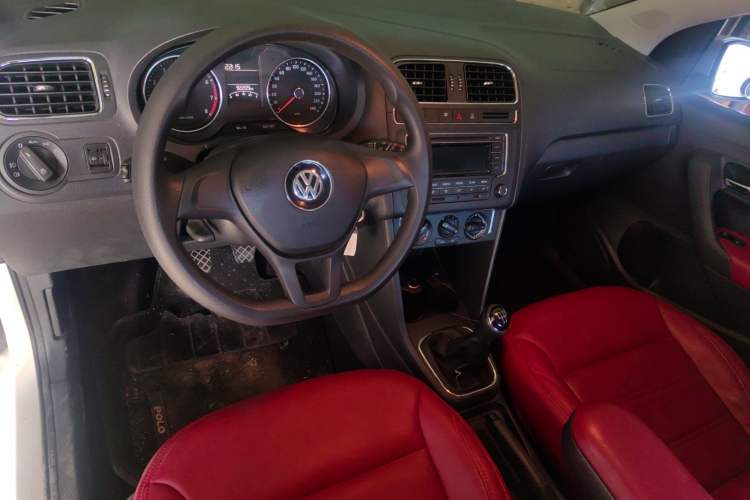 Used Volkswagen Polo 2014 1.4L Manual Comfort Edition Interior 3