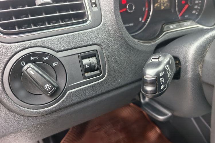 Used Volkswagen Polo 2014 1.4L Manual Comfort Edition Interior 3