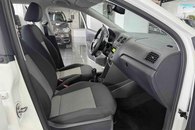 Used Volkswagen Polo 2014 1.4L Manual Fashion Edition Interior 3