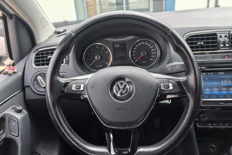 Used Volkswagen Polo 2014 1.6L Automatic Luxury Edition Interior 3