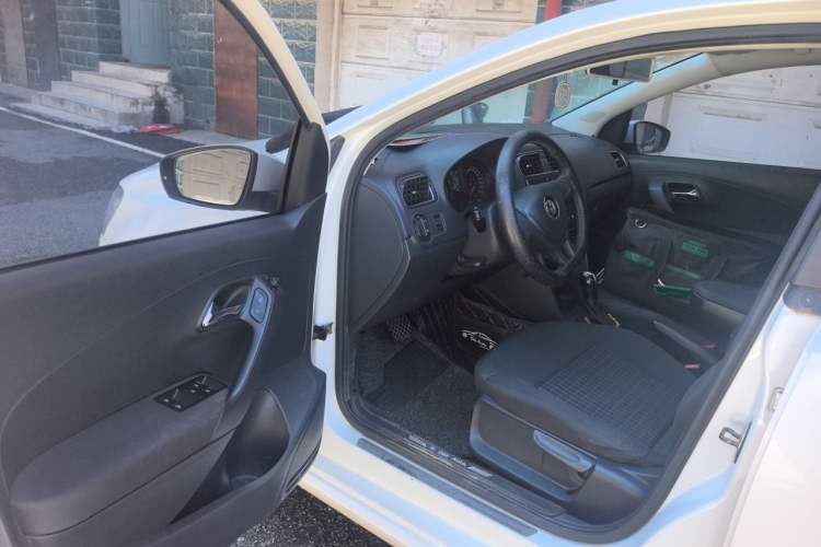 Used Volkswagen Polo 2014 1.4L Automatic Comfort Edition Interior 3