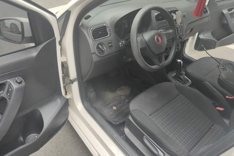 Used Volkswagen Polo 2014 1.6L Automatic Comfort Edition Interior 3