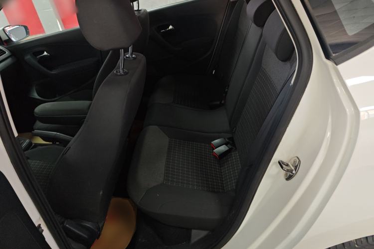 Used Volkswagen Polo 2014 1.6L Automatic Comfort Edition Interior 4