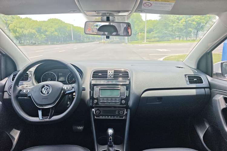 Used Volkswagen Polo 2014 1.6L Automatic Luxury Edition Interior 4