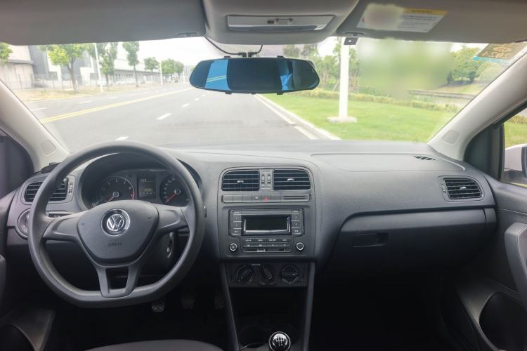 Used Volkswagen Polo 2014 1.4L Manual Fashion Edition Interior 4