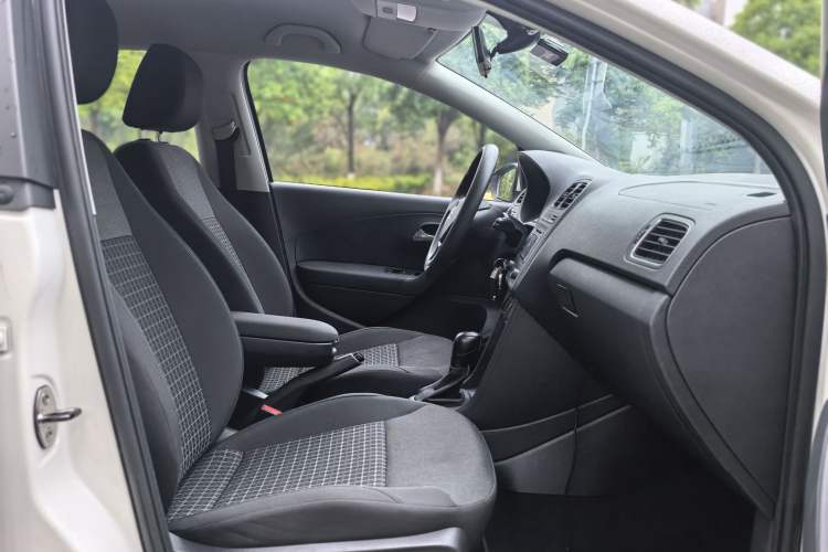 Used Volkswagen Polo 2014 1.6L Automatic Comfort Edition Interior 4