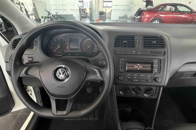 Used Volkswagen Polo 2014 1.4L Manual Fashion Edition Interior 4