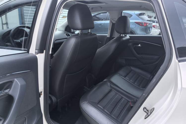 Used Volkswagen Polo 2014 1.6L Automatic Luxury Edition Interior 4
