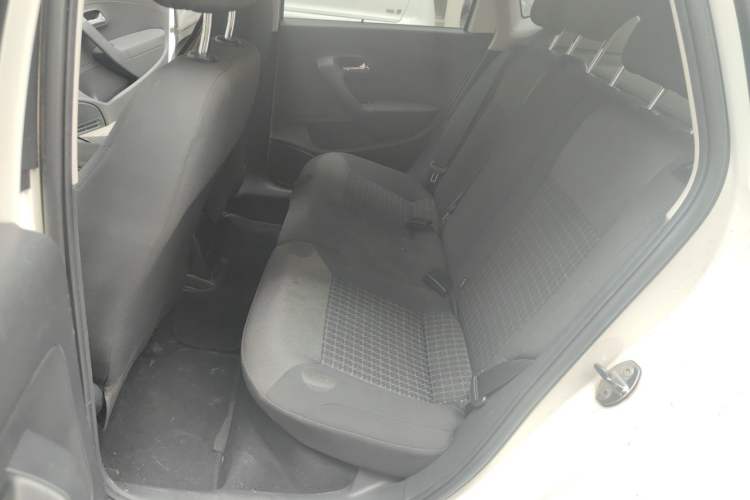 Used Volkswagen Polo 2014 1.6L Automatic Comfort Edition Interior 4