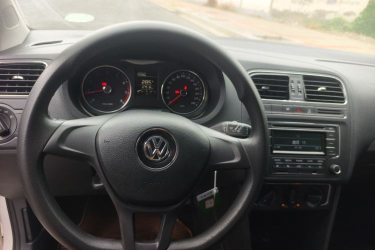 Used Volkswagen Polo 2014 1.4L Manual Comfort Edition Interior 5