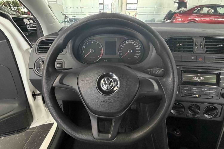 Used Volkswagen Polo 2014 1.4L Manual Fashion Edition Interior 5