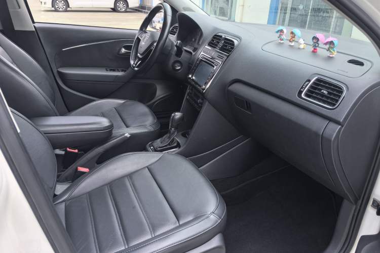 Used Volkswagen Polo 2014 1.6L Automatic Luxury Edition Interior 5
