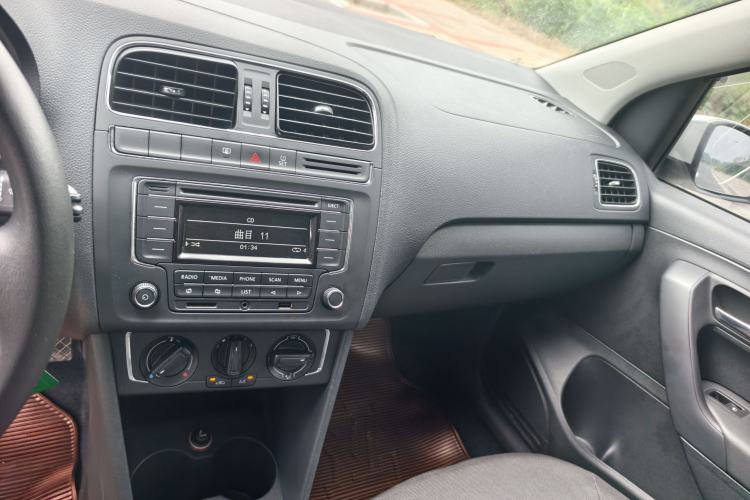 Used Volkswagen Polo 2014 1.4L Manual Comfort Edition Interior 6